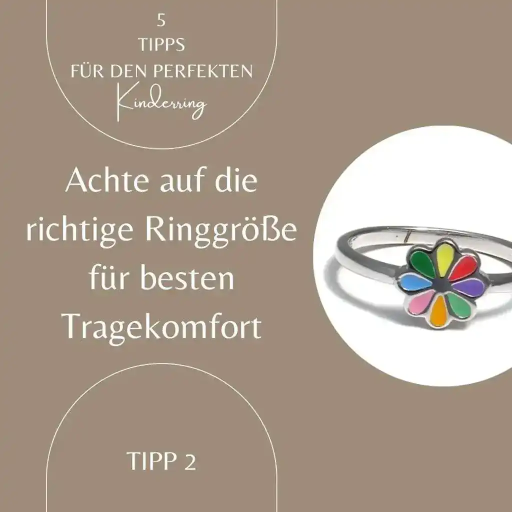 Das Bild zeigt den Hinweis Achte auf die richtige Ringgöße für besten Tragekomfort. Das Bild selbst ist weiß beige gehalten und zeigt einen Regenbogen Blumen Kinderring aus 925 Sterling Silber.