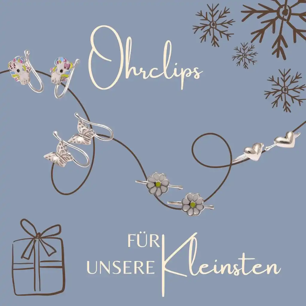 Silberne Ohrclips für Kinder in Form von Einhörnern, Schmetterlingen, Blumen und Herzen auf hellblauem Hintergrund mit Schneeflocken und Geschenk-Illustration. Text auf dem Bild: „Ohrclips für unsere Kleinsten“. Ideal als Weihnachtsgeschenk oder Nikolausgeschenk für Mädchen.
